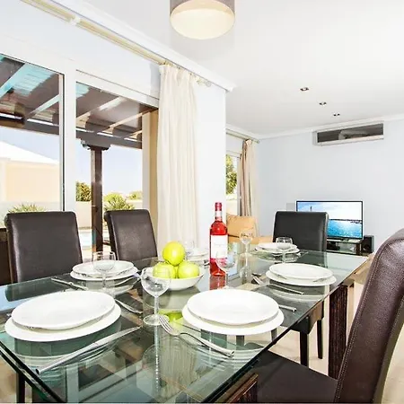 Villa In Playa Blanca Sleeps 8 Includes Swimming Pool Air Con And Wifi 4 Playa Blanca (Lanzarote)