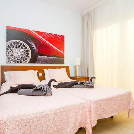 In Playa Blanca Sleeps 8 Includes Swimming Pool Air Con And Wifi 4 Villa