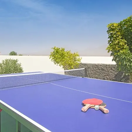 In Playa Blanca Sleeps 8 Includes Swimming Pool Air Con And Wifi 4 *
