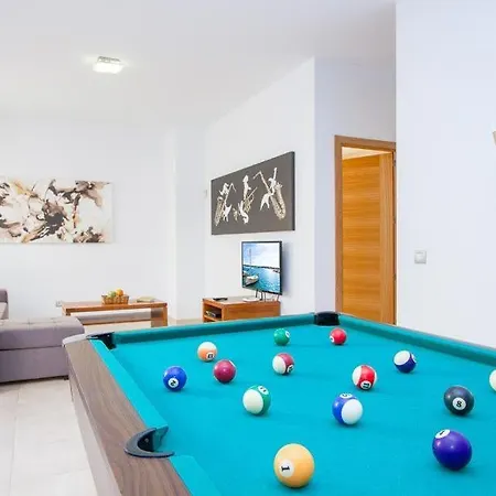 Villa In Playa Blanca Sleeps 8 Includes Swimming Pool Air Con And Wifi 4