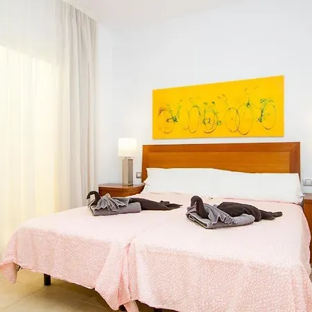 In Playa Blanca Sleeps 8 Includes Swimming Pool Air Con And Wifi 4 *